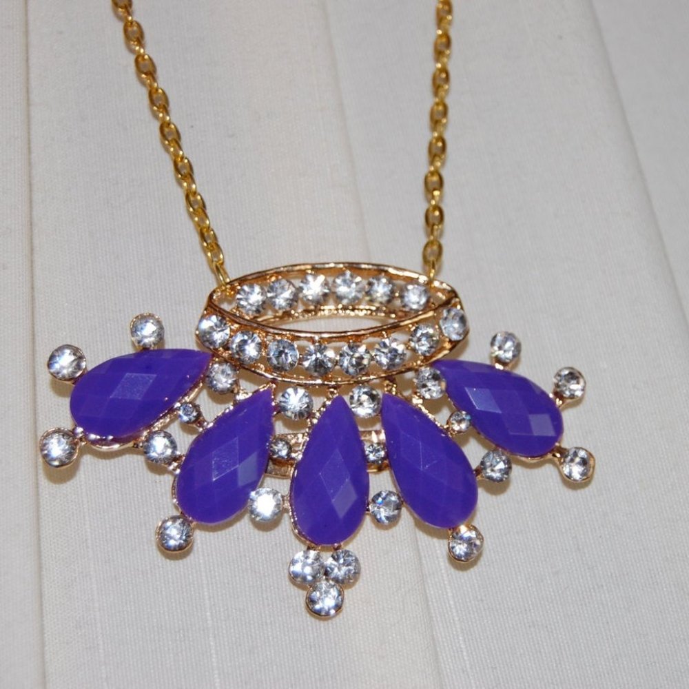 Purple rhinestone pendant necklace 36"